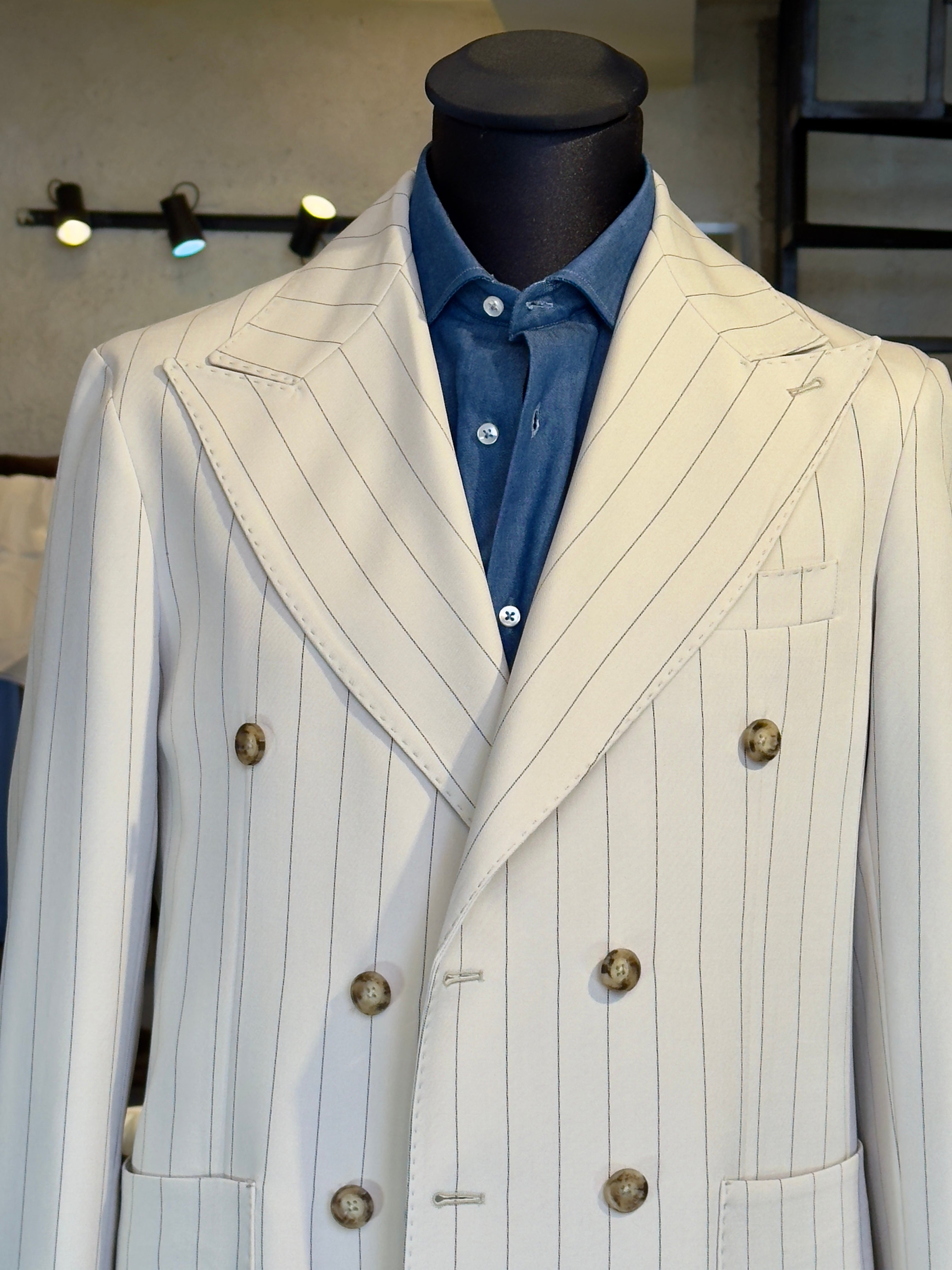 Abito Doppiopetto Gessato Panna